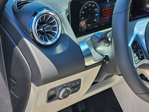 New 2026 Mercedes-Benz GLB 250 4MATIC image 14
