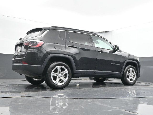 Used 2024 Jeep Compass Latitude w/ Altitude Special Edition AWD/4WD image 44