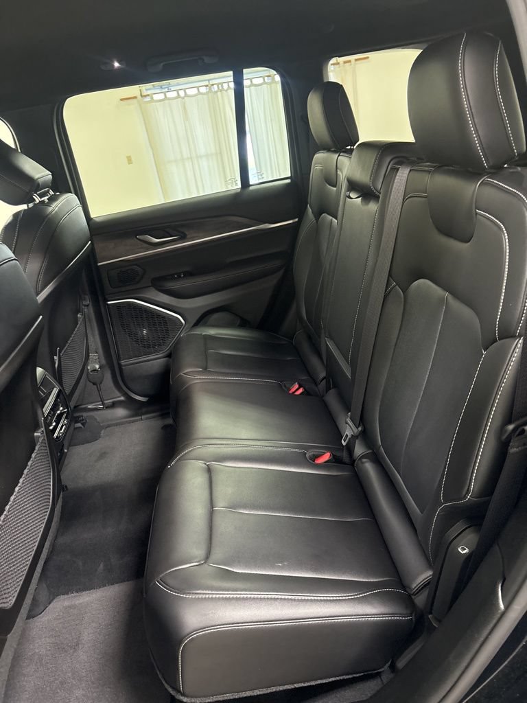 Used 2024 Jeep Grand Cherokee Limited AWD/4WD image 21
