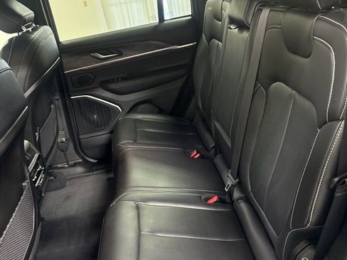 Used 2024 Jeep Grand Cherokee Limited AWD/4WD image 21