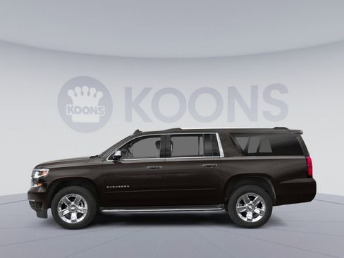 Used 2018 Chevrolet Suburban Premier w/ RST Edition AWD/4WD image 4