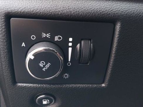 Used 2022 Jeep Grand Cherokee Limited image 32