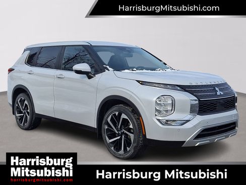Used 2023 Mitsubishi Outlander SE image 1