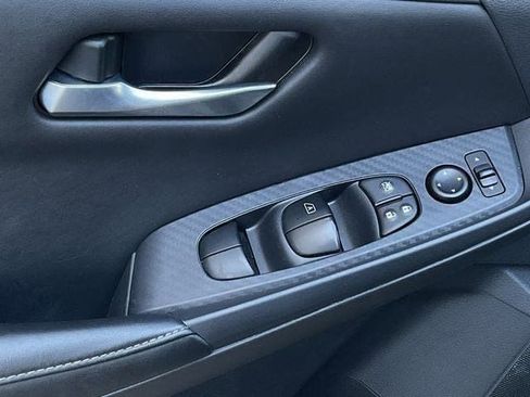 Used 2025 Nissan Sentra SV FWD image 7