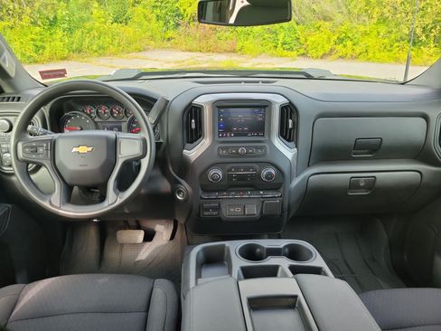 Used 2024 Chevrolet Silverado 2500 Custom w/ Custom Convenience Package AWD/4WD image 18