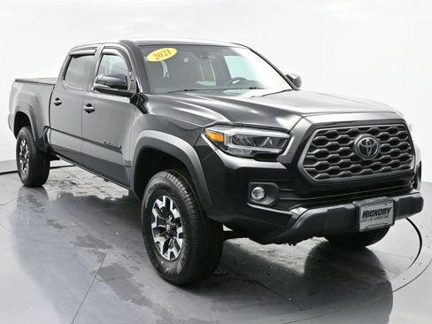 Used 2021 Toyota Tacoma TRD Off-Road image 2