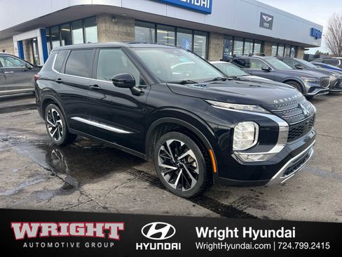 Used 2024 Mitsubishi Outlander SE image 2