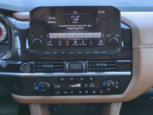 Used 2024 Nissan Pathfinder Platinum FWD image 17