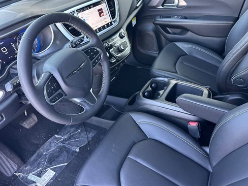 New 2026 Chrysler Voyager LX FWD image 7