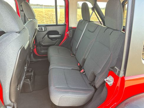 Used 2025 Jeep Wrangler Unlimited Rubicon image 21