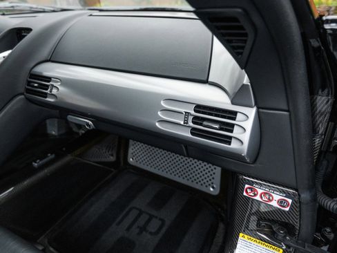 Used 2004 Porsche Carrera GT image 13