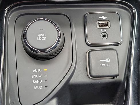 Used 2017 Jeep Compass Limited w/ Navigation Group AWD/4WD image 31