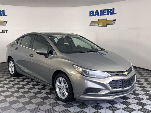 Used 2017 Chevrolet Cruze LT FWD image 7