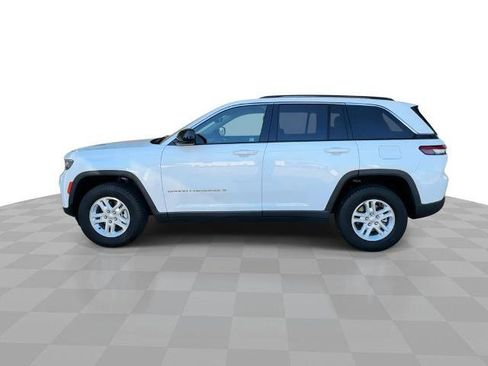 Used 2023 Jeep Grand Cherokee Laredo w/ Luxury Tech Group I AWD/4WD image 5
