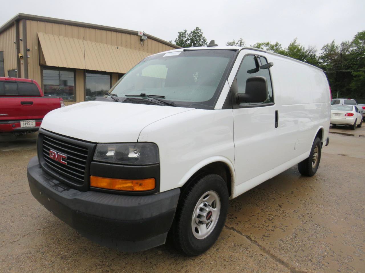 Used 2019 GMC Savana 2500 w/ Driver Convenience Package RWD image 9