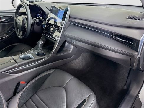 Certified 2022 Toyota Avalon XSE image 31