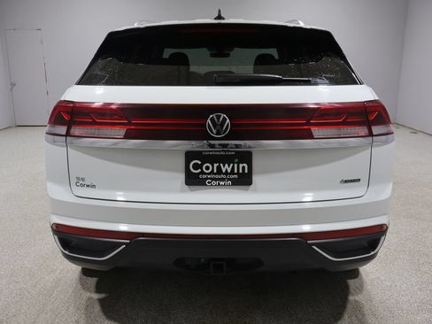 Used 2025 Volkswagen Atlas Cross Sport SE AWD/4WD image 3