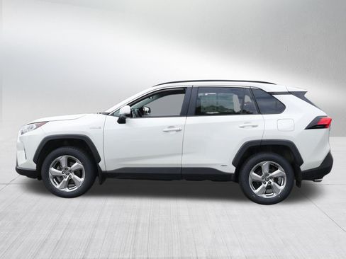 Used 2021 Toyota RAV4 XLE Premium AWD/4WD image 4