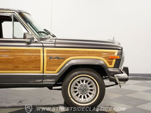 Used 1988 Jeep Grand Wagoneer image 30