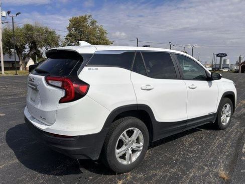 Used 2024 GMC Terrain SLE image 5