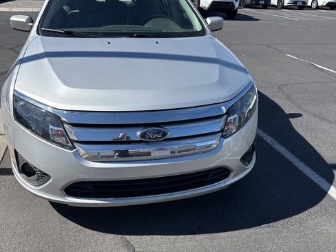 Used 2011 Ford Fusion SE image 2