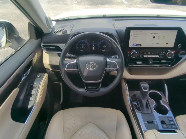 Used 2023 Toyota Highlander Limited FWD image 20