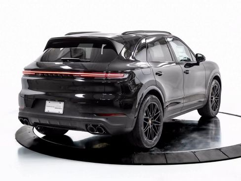 Certified 2025 Porsche Cayenne image 7