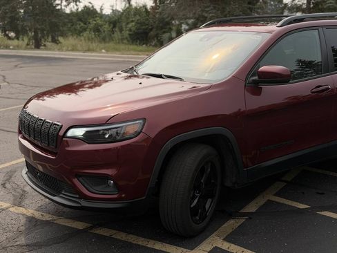 Used 2020 Jeep Cherokee Latitude Plus AWD/4WD image 3