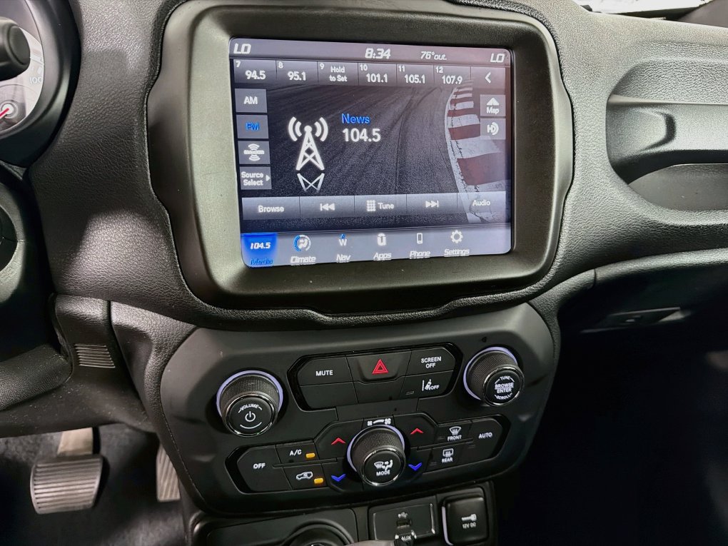 Used 2023 Jeep Renegade Latitude AWD/4WD image 19