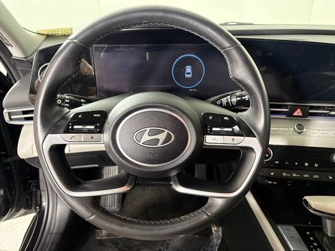 Used 2025 Hyundai Elantra Limited FWD image 22