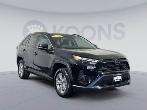 Used 2025 Toyota RAV4 XLE w/ Convenience Package image 2