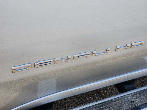 Used 2023 GMC Sierra 2500 Denali image 8