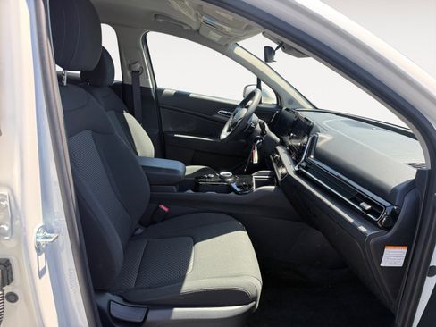 Used 2023 Kia Sportage LX AWD/4WD image 19