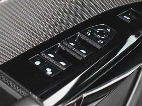 Used 2023 BMW i7 xDrive60 w/ Parking Assistance Package image 10