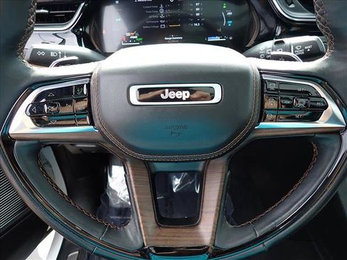 Used 2023 Jeep Grand Cherokee Summit w/ Advanced Protech Group IV AWD/4WD image 20