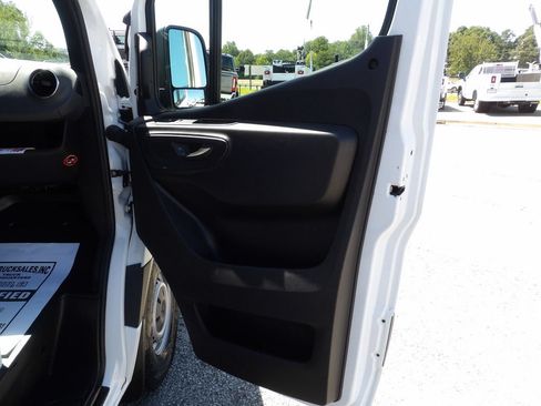 Used 2025 Mercedes-Benz Sprinter 2500 image 37