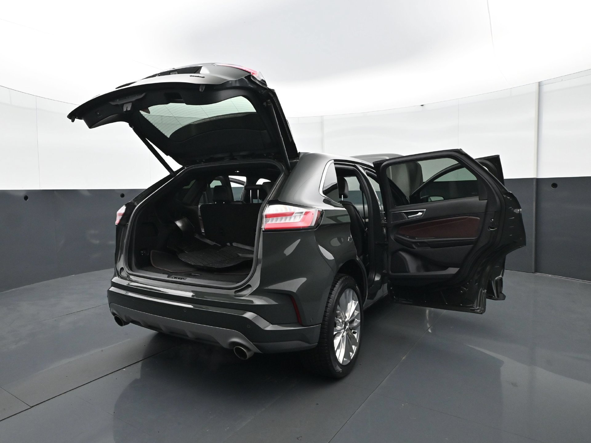 Used 2022 Ford Edge Titanium w/ Equipment Group 301A AWD/4WD image 36