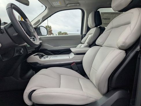 New 2025 Lincoln Navigator L Reserve image 22