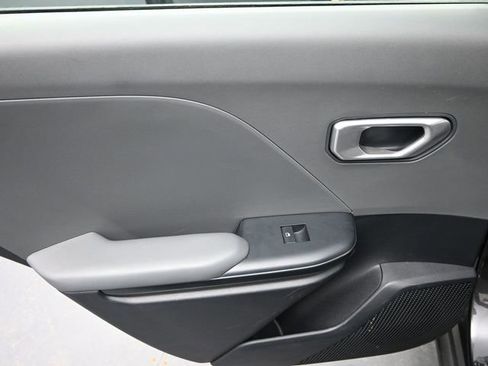 Used 2025 Kia K4 LXS image 16