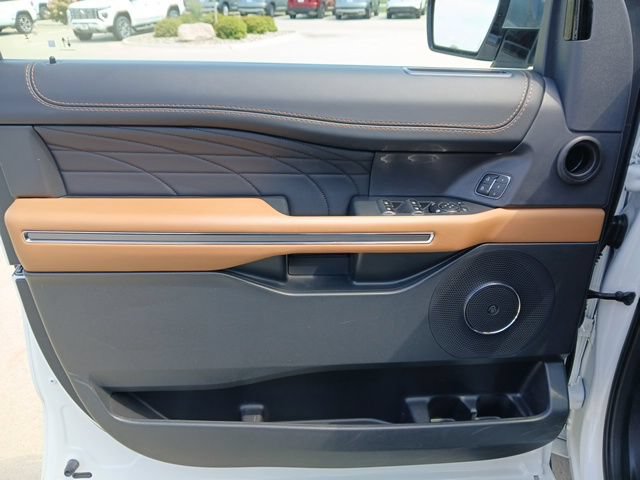 Used 2023 Ford Expedition Platinum AWD/4WD image 11
