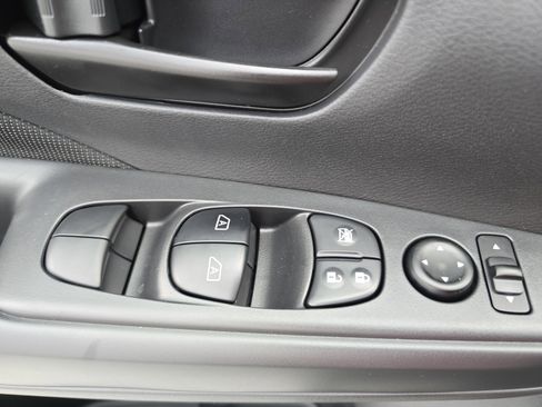 New 2025 Nissan Kicks Play S image 27