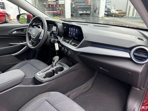 Used 2024 Chevrolet Trax LS w/ LS Convenience Package FWD image 22