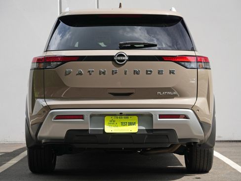 Used 2024 Nissan Pathfinder Platinum FWD image 11
