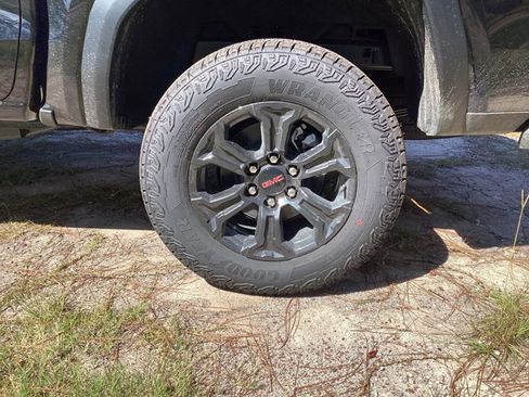 New 2025 GMC Canyon Elevation w/ Convenience Package image 10