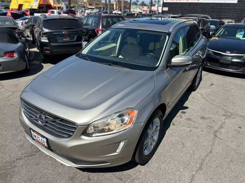 Used 2015 Volvo XC60 T5 Premier image 8