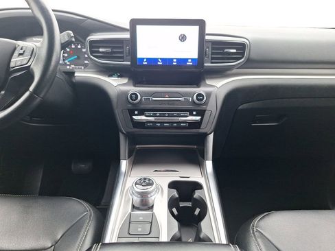 Used 2020 Ford Explorer XLT w/ Equipment Group 202A image 17