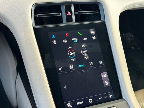 Used 2022 Porsche Taycan image 25