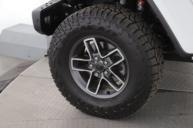 Used 2024 Jeep Gladiator Mojave AWD/4WD image 13