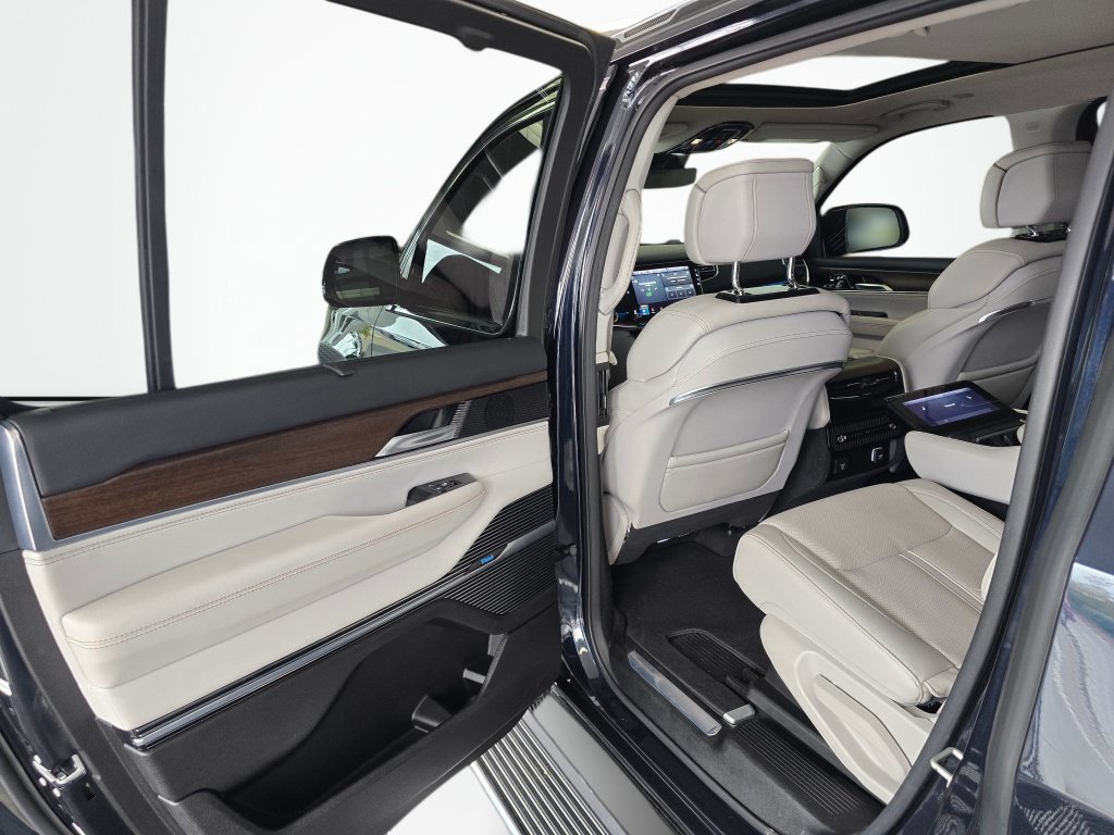 Used 2023 Jeep Grand Wagoneer 4WD image 34