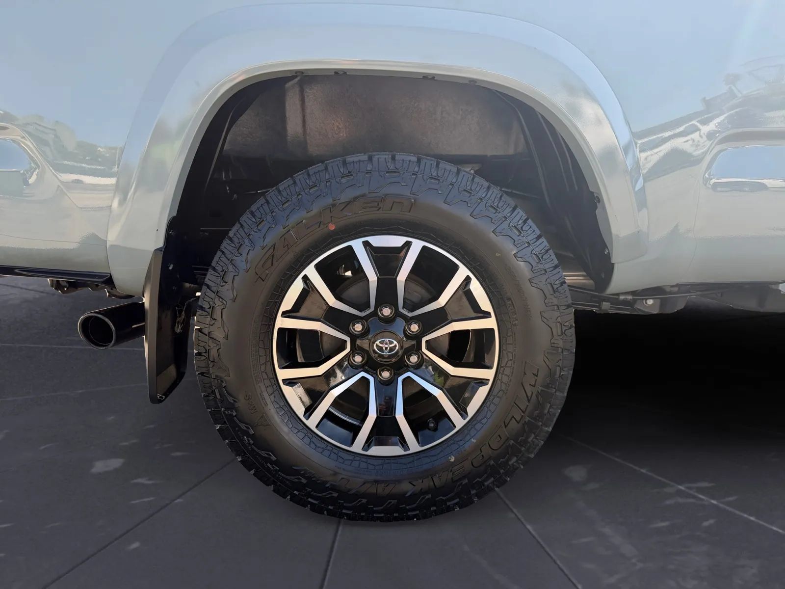 Used 2023 Toyota Tacoma TRD Sport w/ Black Out Package (TMS) AWD/4WD image 26